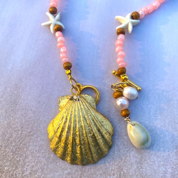 Natural Shell Gilded in Gold Leaf with a Starfish-Freshwater Pearl Boho Necklace - Picture 7 of 8